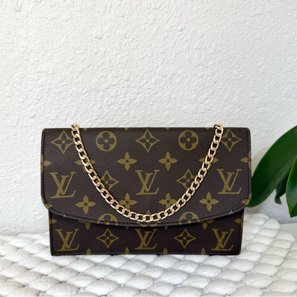 LOUIS VUITTON Pochette Rabat Crossbody Bag Monogram Canvas